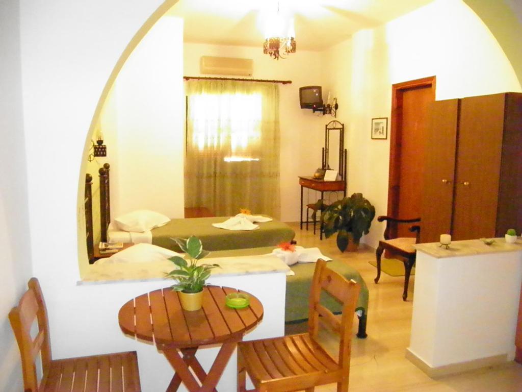 Hotel Mirsini Pansion à Karterados  Extérieur photo